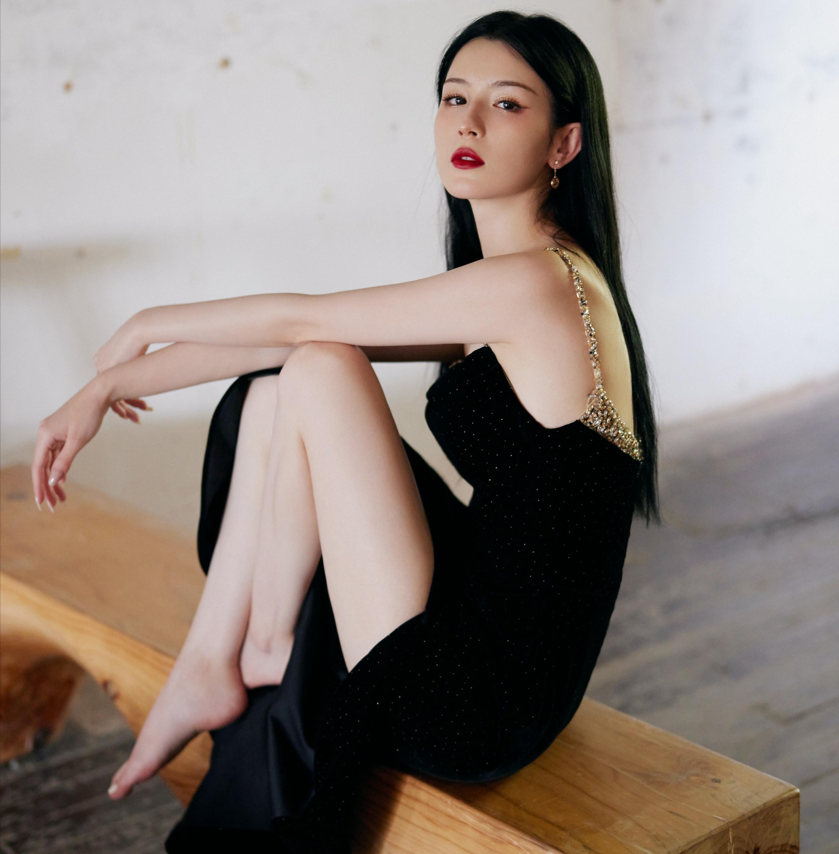 从"玉女"到"蜡烛门"遭万人唾弃,起底哈妮克孜内娱坎坷路!