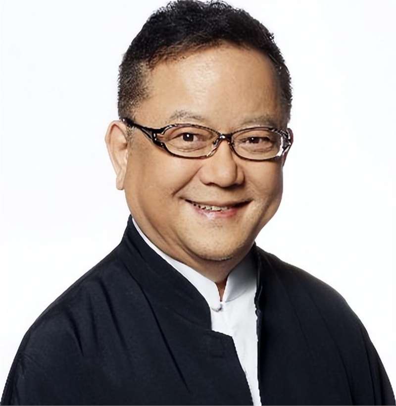 38岁的郑艳东,为何甘愿嫁已58岁且三婚的王刚,还坚持生孩子?