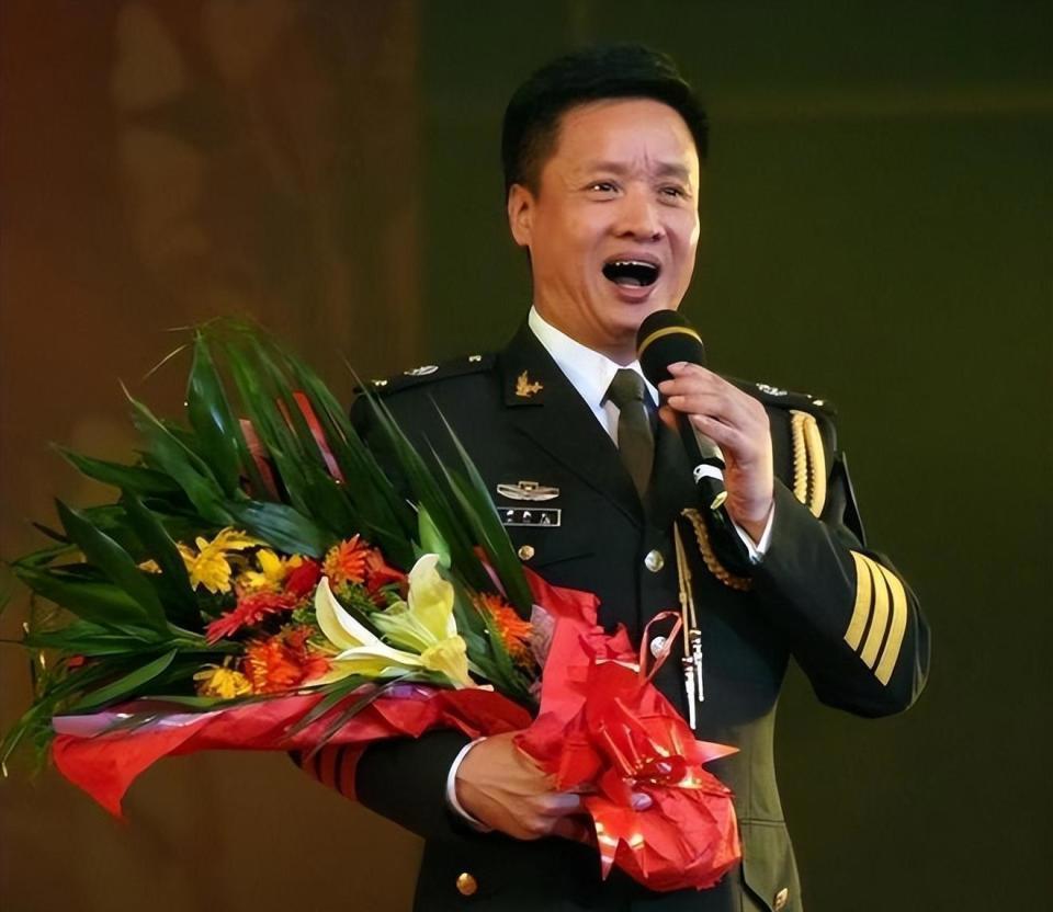 李肇星夫妇与阎维文亲密合影 温馨晚年时光揭秘