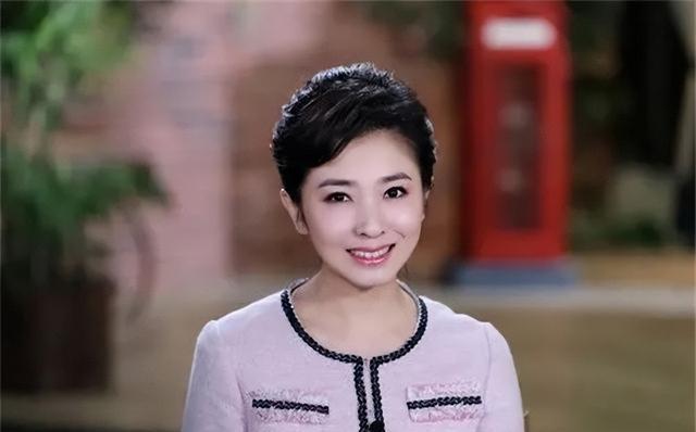 黑龙江电视台美女主持人翟毓红,酷似张泉灵,太漂亮了