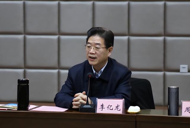 湖南"色中恶虎"李亿龙:用职权沾染多名漂亮女下属,还有小保姆