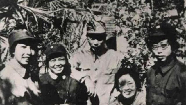 左权牺牲6年,妻子刘志兰改嫁丈夫生前秘书,晚年向中央提一要求