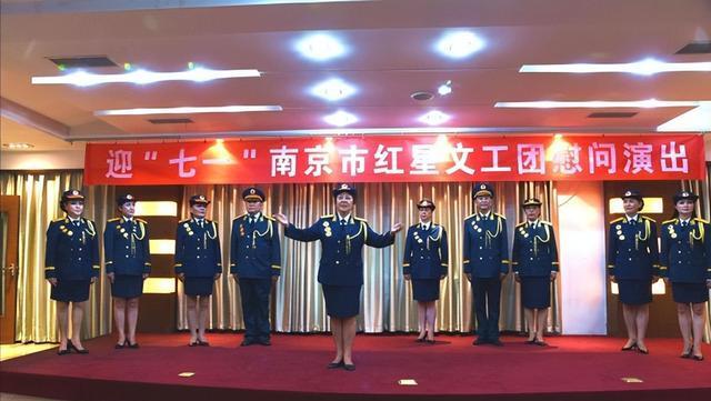 文工团出身的明星有军衔吗?需要上战场吗,李雪健的话让人敬佩!