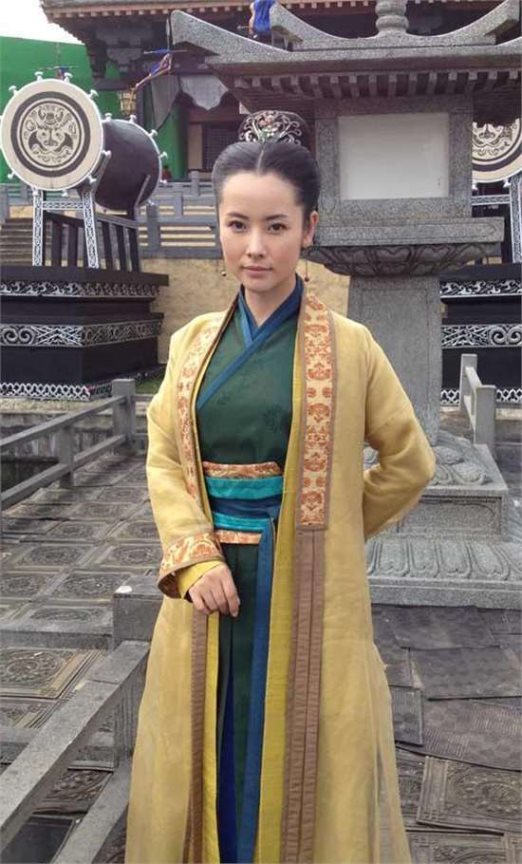 杨明娜因古装剧成名,婚姻受挫遭前夫诽谤,乐观面对现重返荧幕