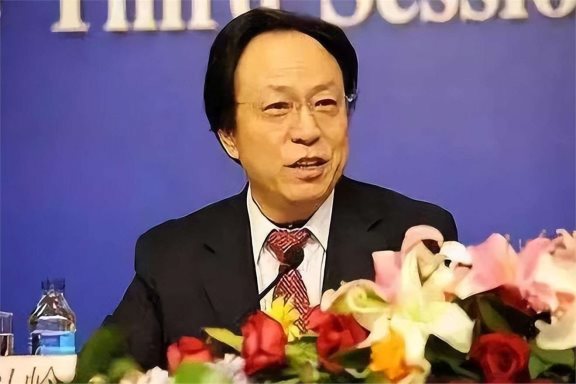 吴以岭:靠五种虫月入上亿,又制造出连花清瘟,出诊只收8元诊费