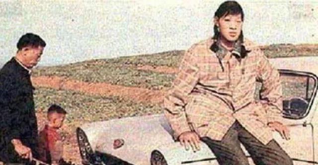 女巨人曾金莲:14岁高过姚明,18岁离世,为何遗体至今未火化?