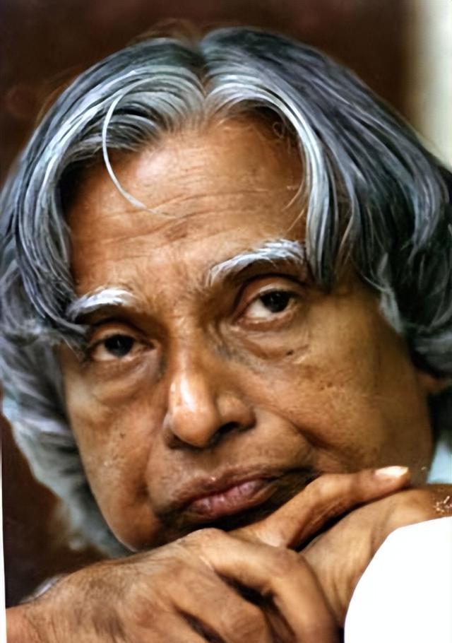 探讨印度总统卡拉姆成为科学家,激励学生与他本人童年之间的关系