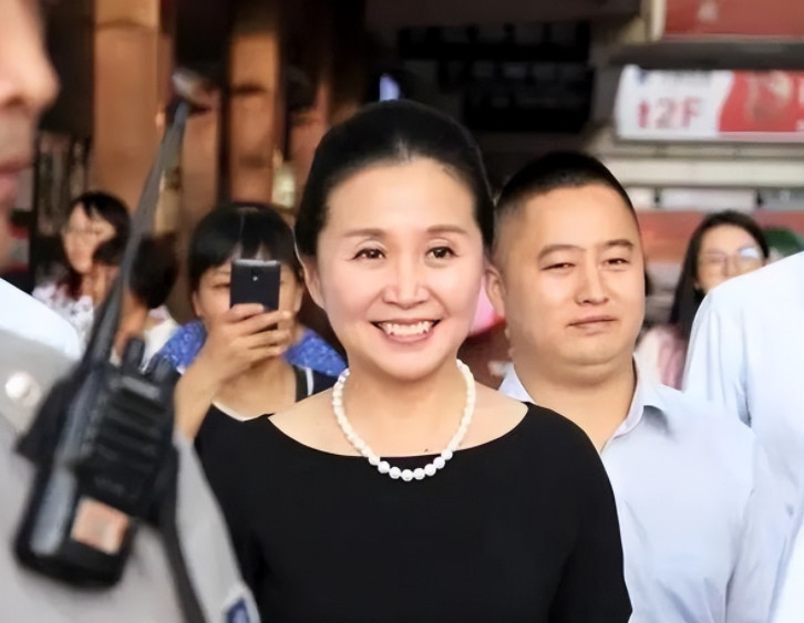 回顾"非诚勿扰"黄菡:嫁初恋同学,恩爱31年无绯闻女儿比她漂亮