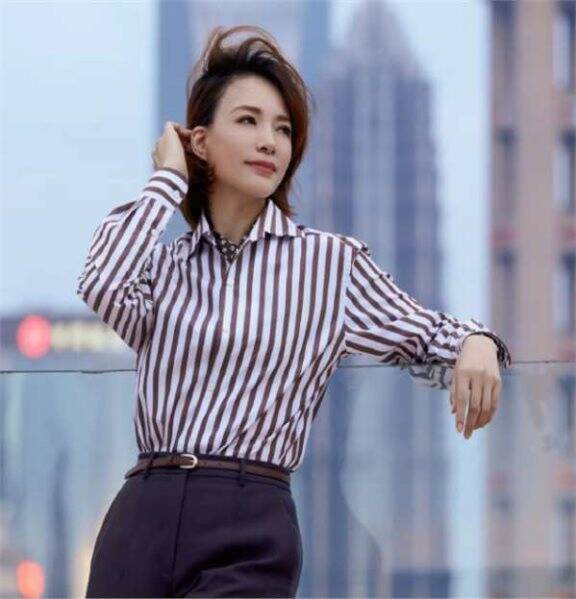 为啥低调的董卿比活跃的刘芳菲李思思热度高,摄影师晒图引发猜测