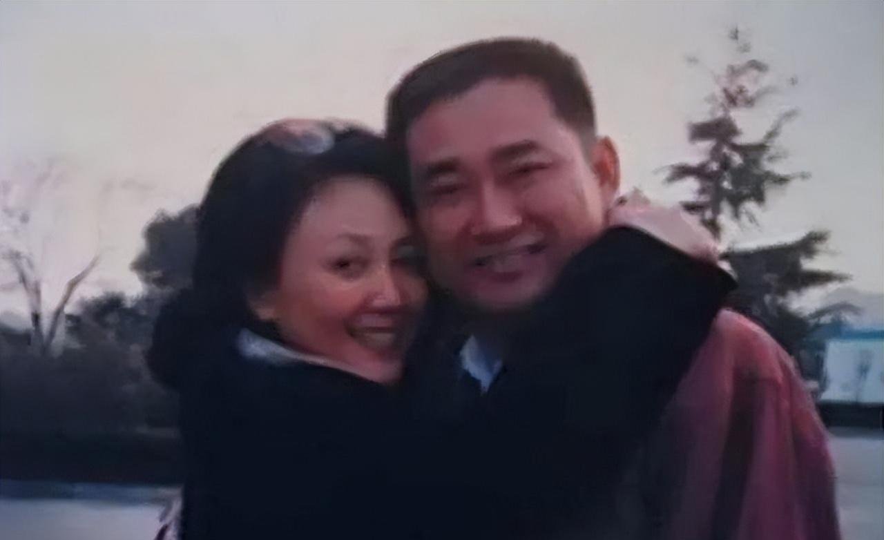 演员赵静,一床被子换来的爱情,嫁给平凡丈夫,一心一意相爱43年