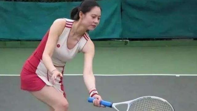 网球运动员胡娜,赛前出逃入外籍,04年回国感慨:我那时太单纯了