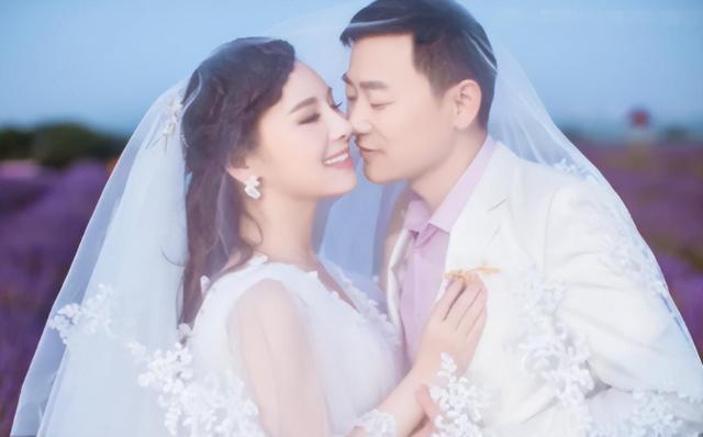 "盲人歌手"刘赛:成名后拒绝抛弃农村丈夫,为何6年仍未生子?