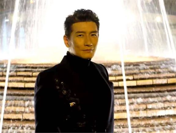 曾被誉为"亚视型男"的袁文杰:与张洁莲恋爱长跑9年,低调结婚