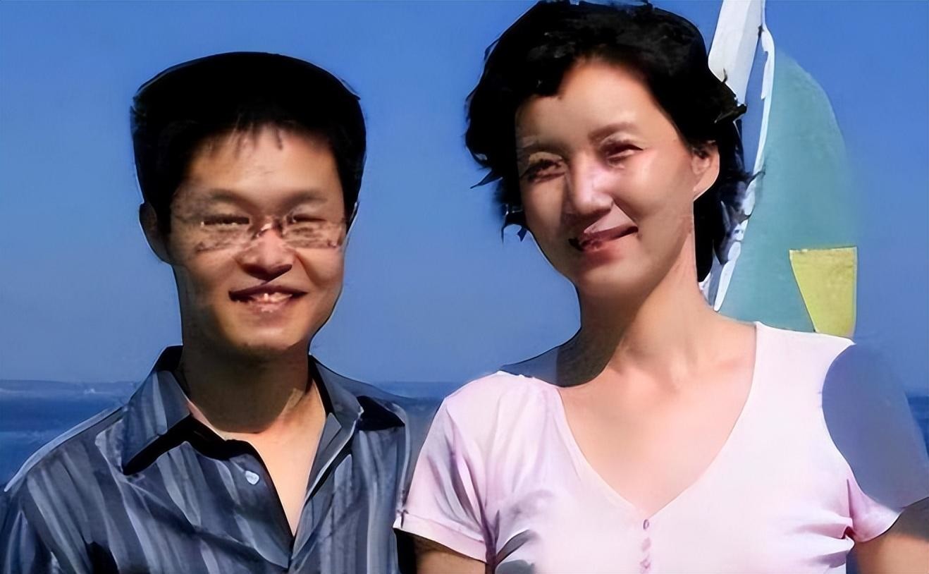 纪实央视主持人李修平:42岁再嫁大10岁丈夫,60岁无儿无女也幸福