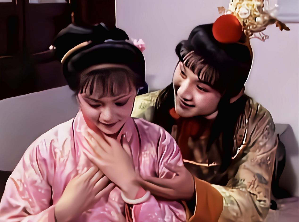 贾宝玉和袭人初试云雨情时才多大?说来令人吃惊,袭人野心太大