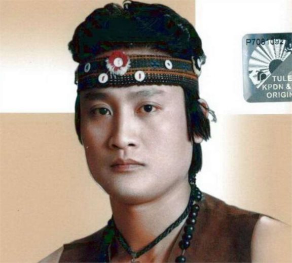 春晚一举成名,意外坠楼变成傻子,被妻女抛弃,情人却照顾他21年