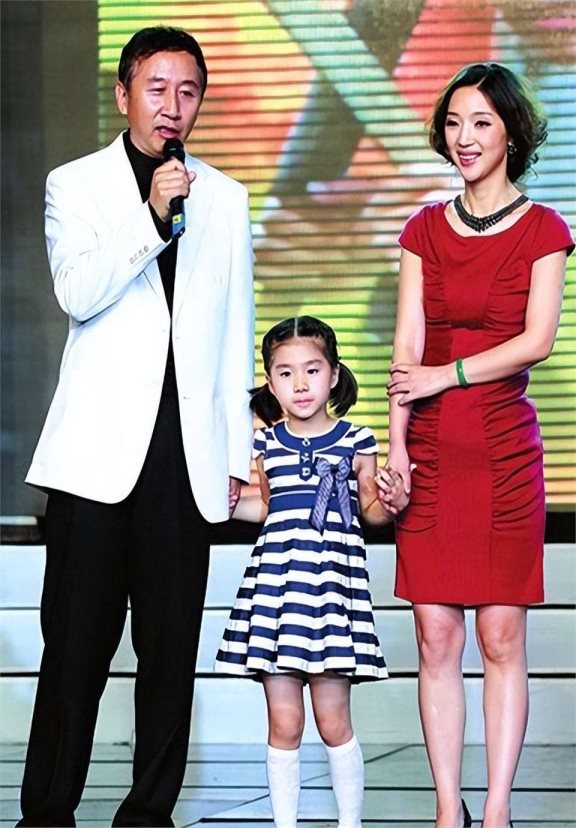 名导冯小宁:再婚迎娶刘小微,妻子为何称他是魔鬼导演?