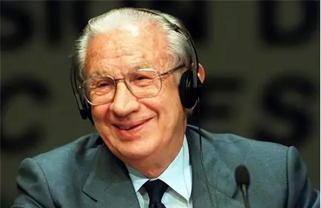 2000年奥运,80岁萨马兰奇匆匆离开,飞机上得知,68岁爱妻已去世