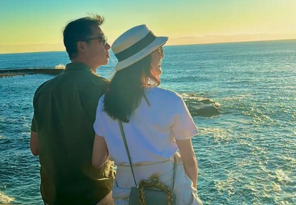 李依晓晒甜蜜假期照 官宣帅气男友恋情超配对