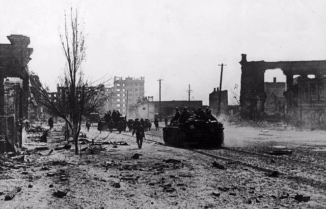 二战最惨烈巷战,一个师投进去,三天就打光了