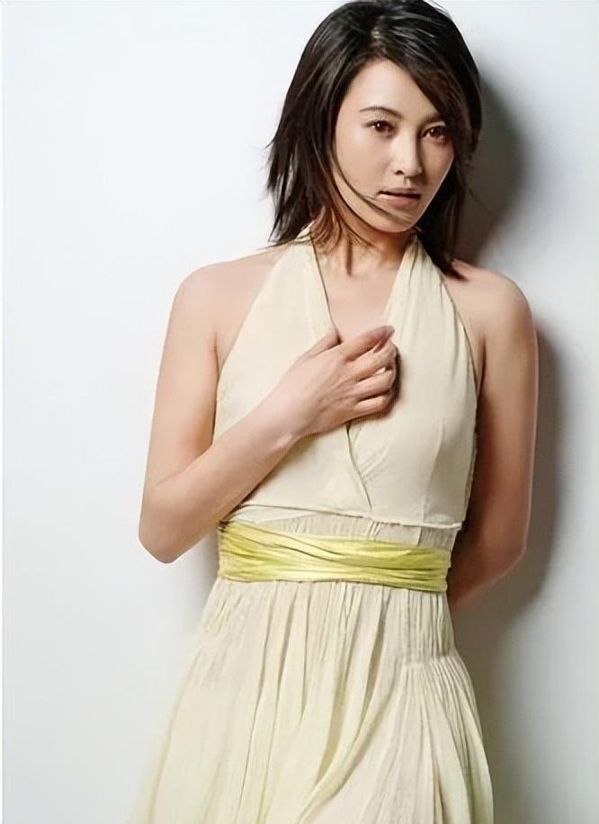 演员王菁华:曾是女神,与常戎分手后,为何51岁依旧单身