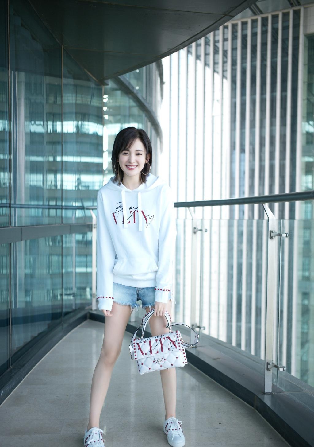 娜扎姐姐为爱女庆生,5岁侄女露正脸似混血,和小姨一样颜值好高