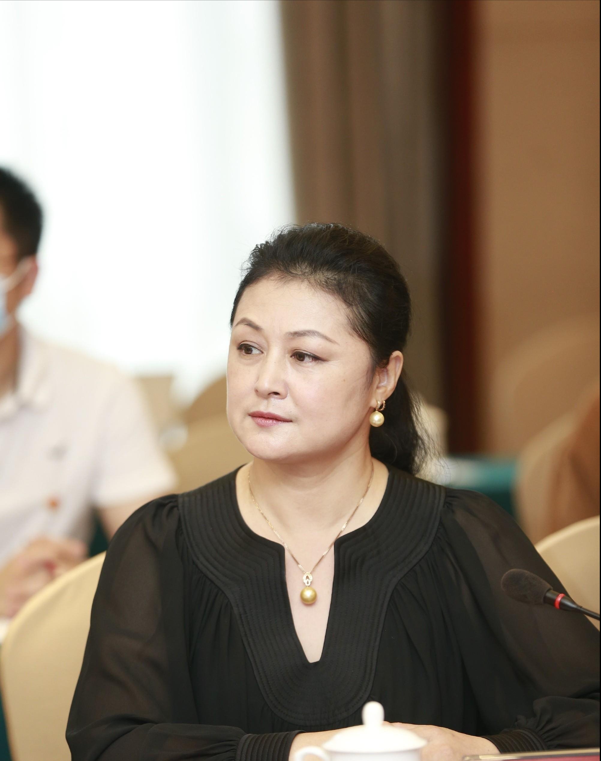 于月仙离开3周年,79岁母亲去墓地祭拜一直抽泣,是反悔了吗