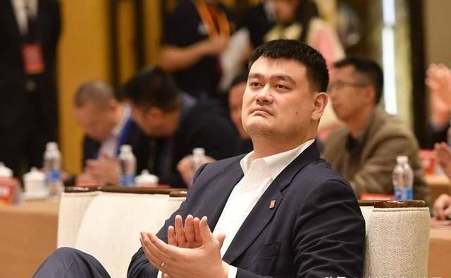 李秋平:42岁妻子患癌去世,50岁被徒弟姚明辞退,现状如何