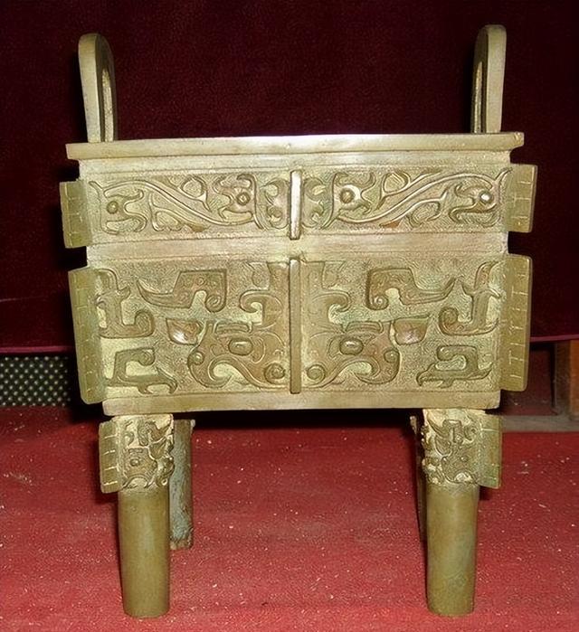 浅析:周朝青铜鼎纹样在丝巾设计中的应用研究