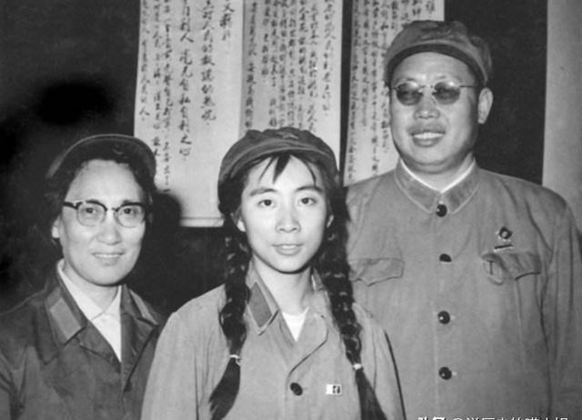 林豆豆:林总的女儿,晚年回北京开酒楼,一生没有儿女,生活低调