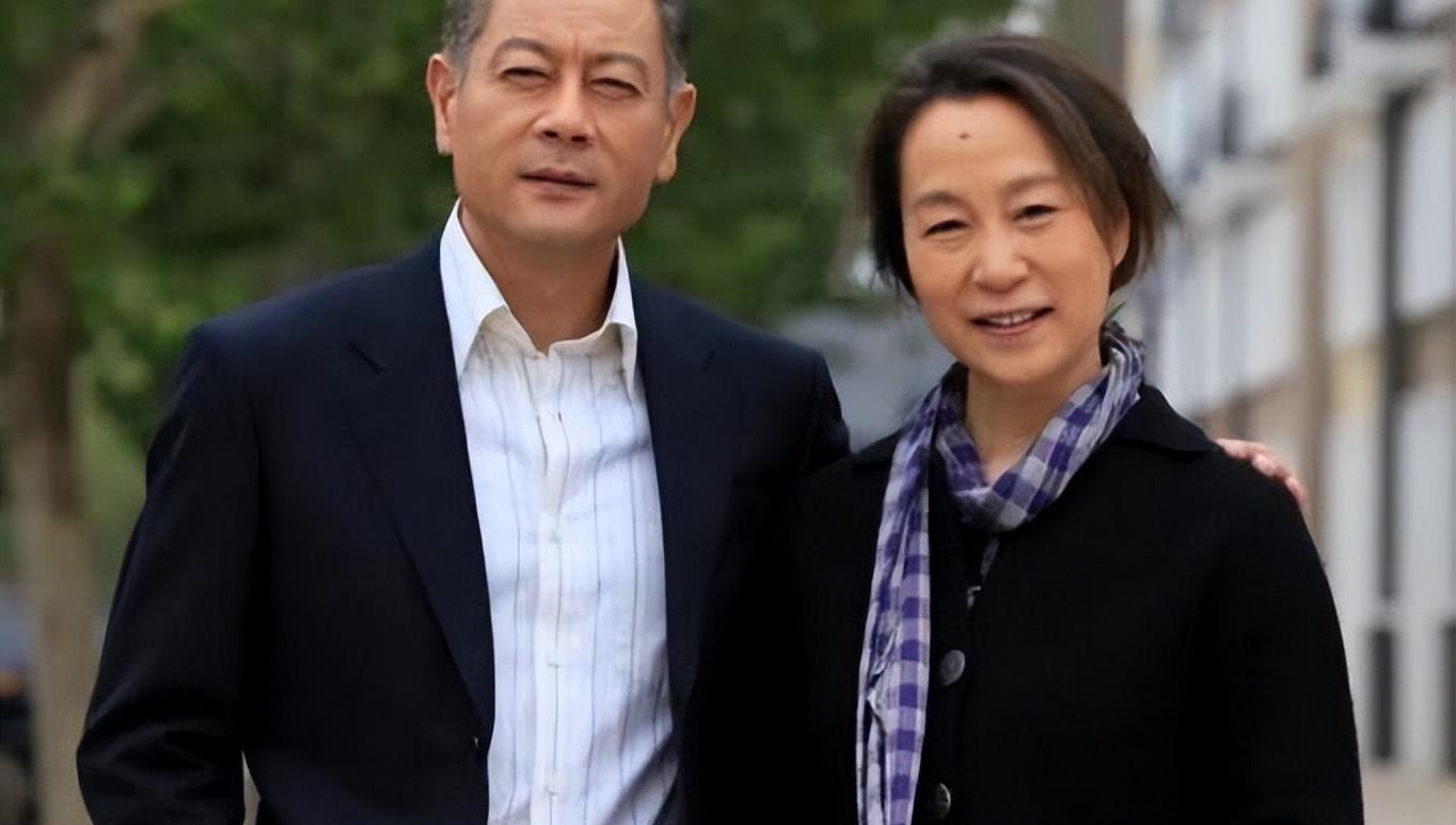 巫刚赵英离婚19年,她退圈成老板,他62岁未婚与陈瑾关系不明