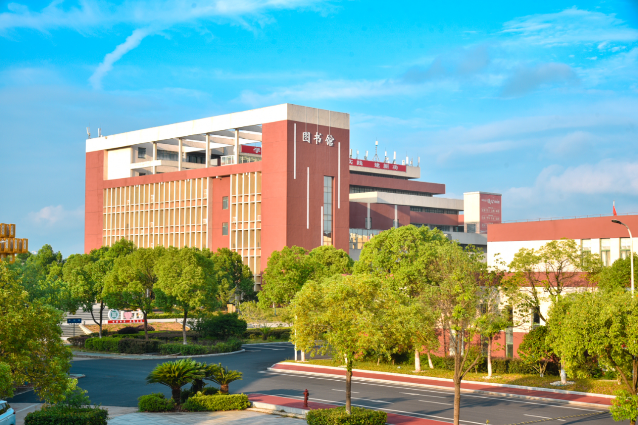 前不久,在"建行杯"第十届江西省大学生创新大赛中,江西工业贸易职业