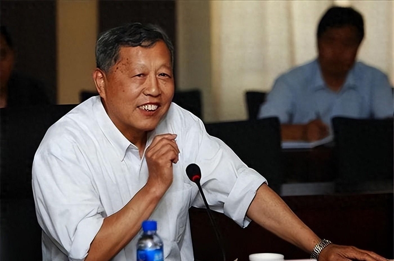 兰州军区副司令员邢世忠在华清池遭歹徒挑衅,将军说:跟我走一趟