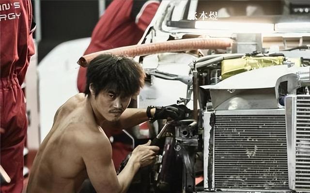 《飞驰人生2》口碑大爆,躲过男一沈腾,却被男四号张本煜惊艳了