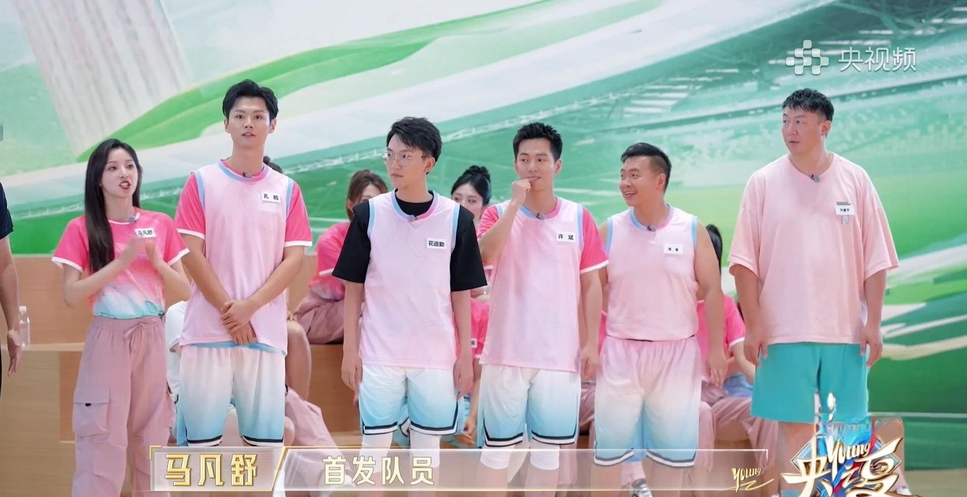 央视主持人篮球赛:鲁健队全员势不可当,马凡舒队拳脚精妙展现