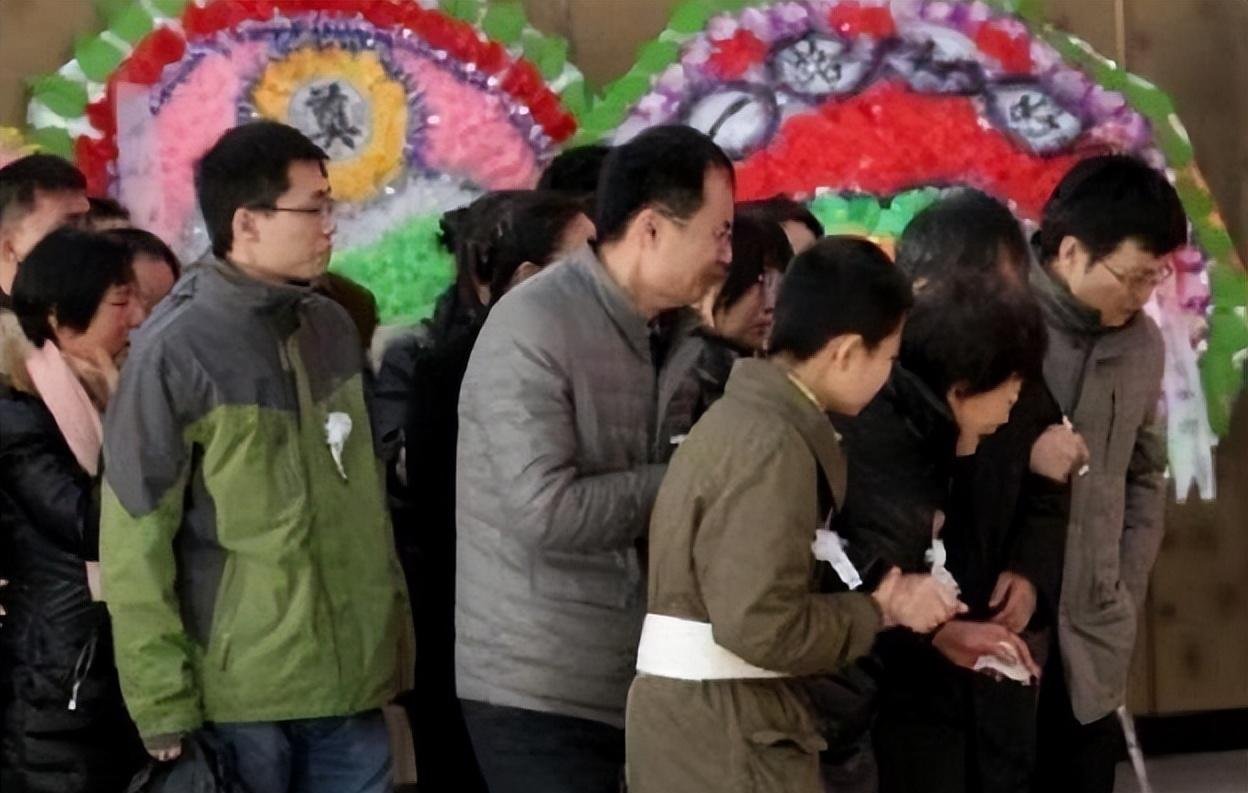 北大寒门才女张培祥:24岁芳年逝世,八宝山办葬礼,撒贝宁致悼词