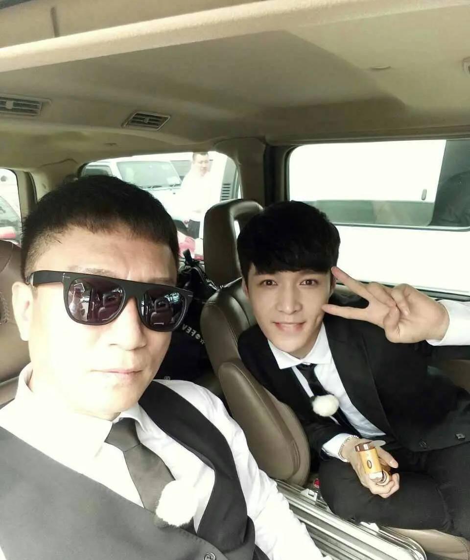 张艺兴十年如一日为孙红雷庆生:一生的兄弟承诺!