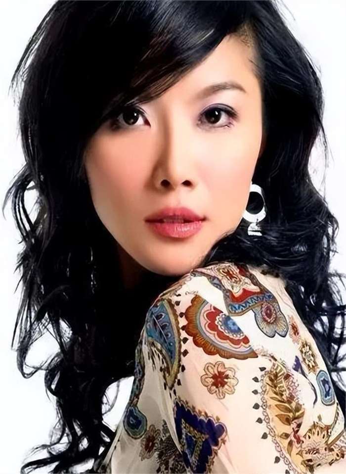 陈怡:曾是江苏电视台最美主持人,感情生活是她的神秘面纱