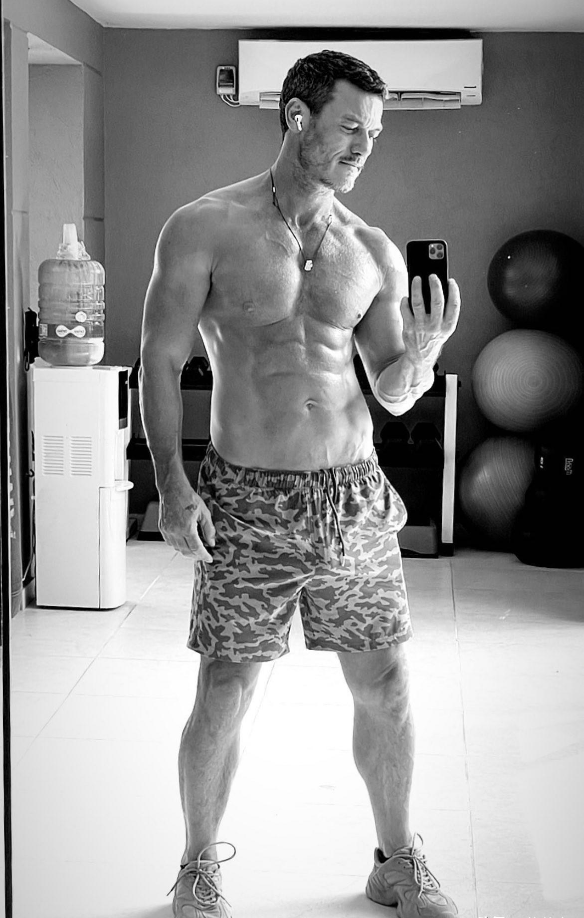 "名媛"卢克·伊万斯:渴望挑战成为首位"同志"007