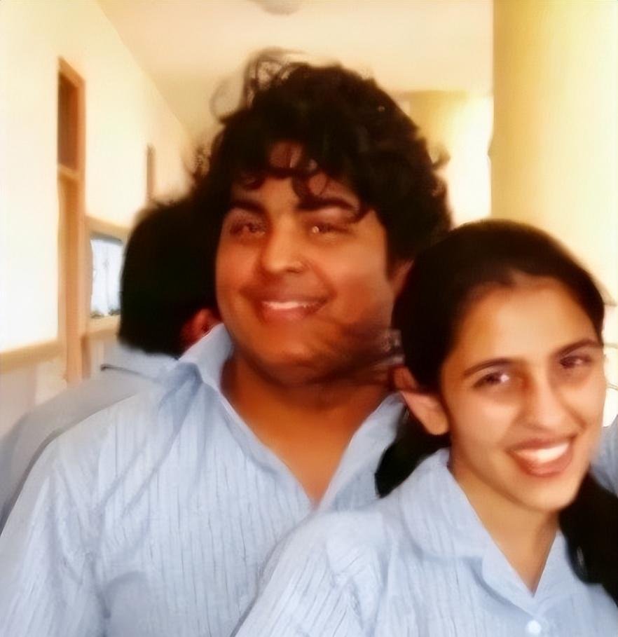 印度首富大儿媳脸黑貌丑,小儿媳肤白貌美是婆罗门,婆婆不同对待