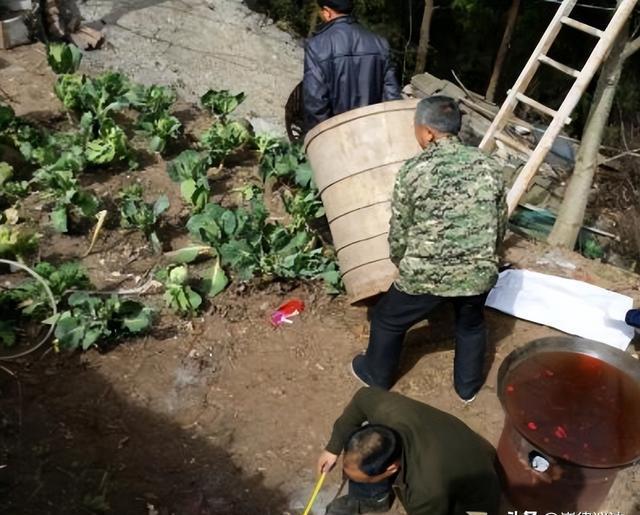 2016年,四川一女子被丈夫活活蒸死,曾惨叫1小时无人搭救