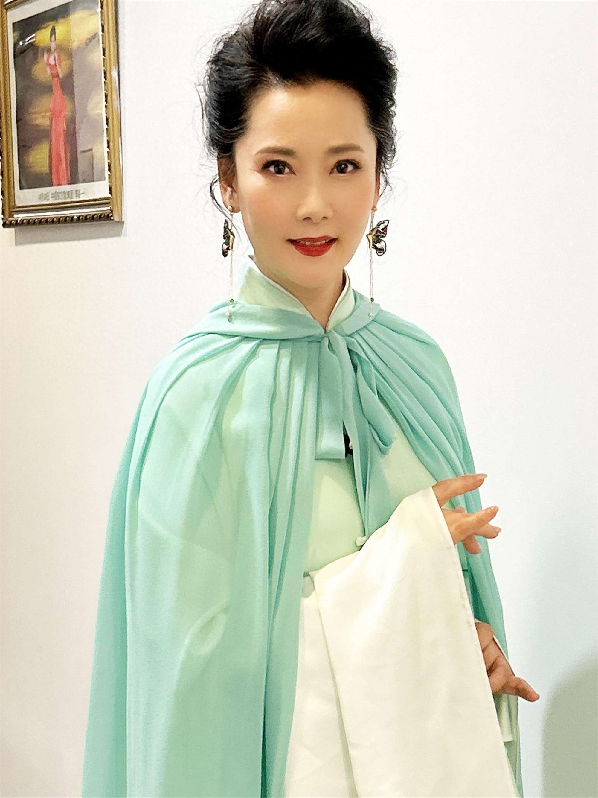 凤飞飞嫁大丈夫也幸福36岁当妈妈而独子继承40亿遗产消失不见