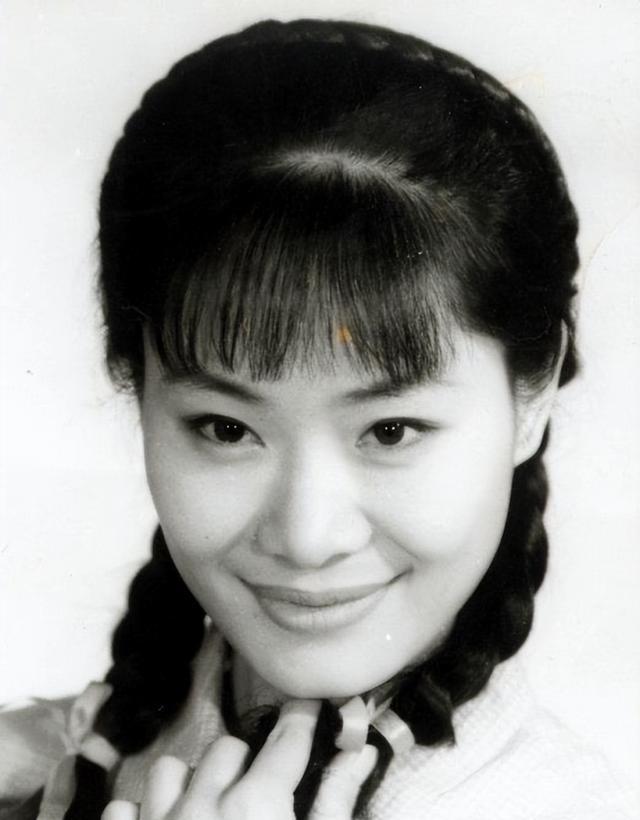 于文华:和音乐人李凡离婚,36岁嫁给网恋对象,没有共同的孩子