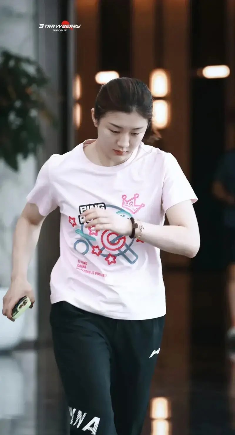 陈梦前脚夺得冠军,后脚"第二身份"就被曝光!