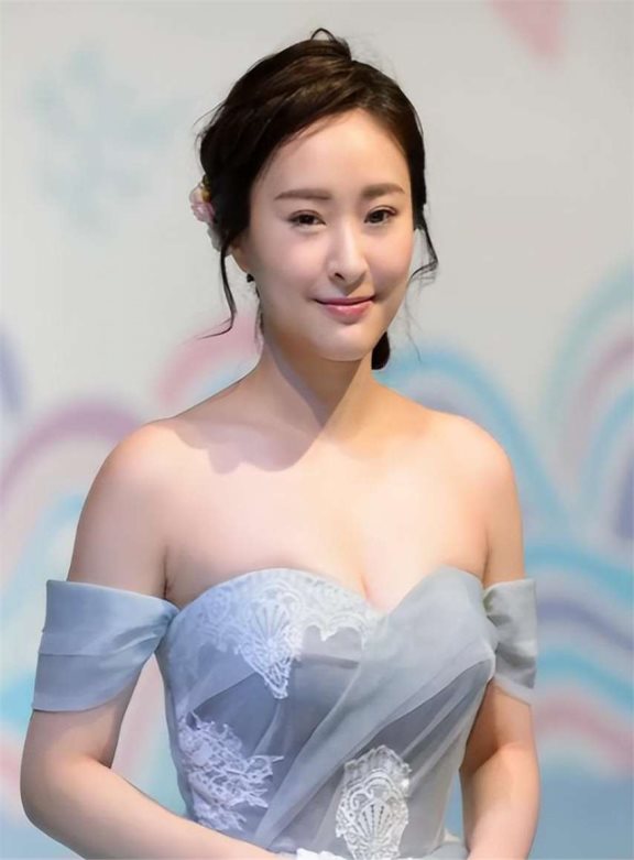 tvb女神陈滢晒泳装,成功瘦身告别微胖,性感身材引热议