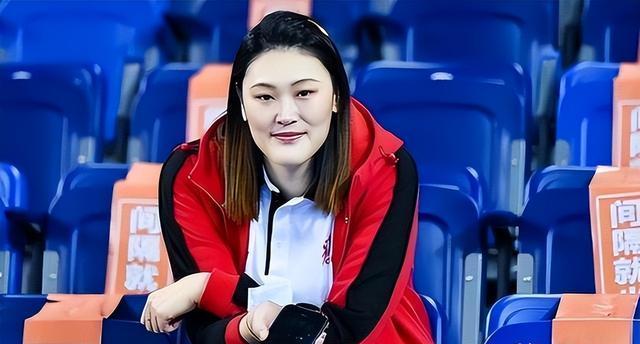 王一梅:扣晕日本主力,遭郎平弃用后加盟国外俱乐部,如今怎样