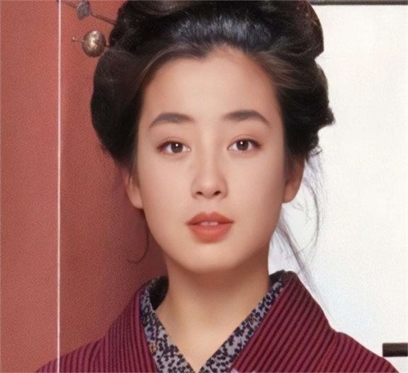 宫泽理惠:颜值不败王祖贤,14岁走红却遭亲妈"毁半生"的乖乖女
