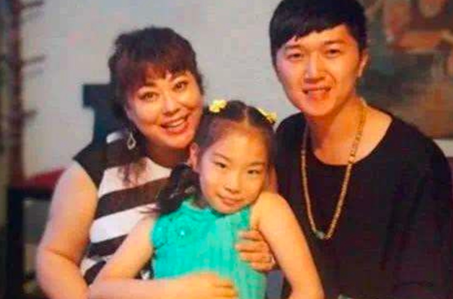 李菁菁情感路坎坷,三婚三离后,50岁与小22岁男友现状如何