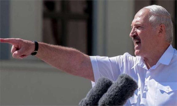 白俄总统卢卡申科,铁腕执政30年,当场怒骂英国