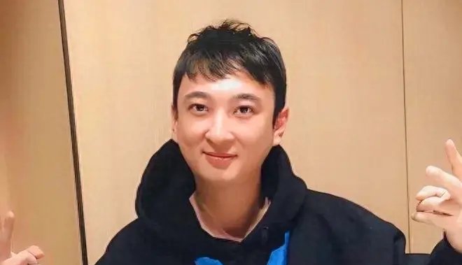 王思聪为辛巴录庆生视频,网友:辛巴可真有排面,他俩谁更有钱?